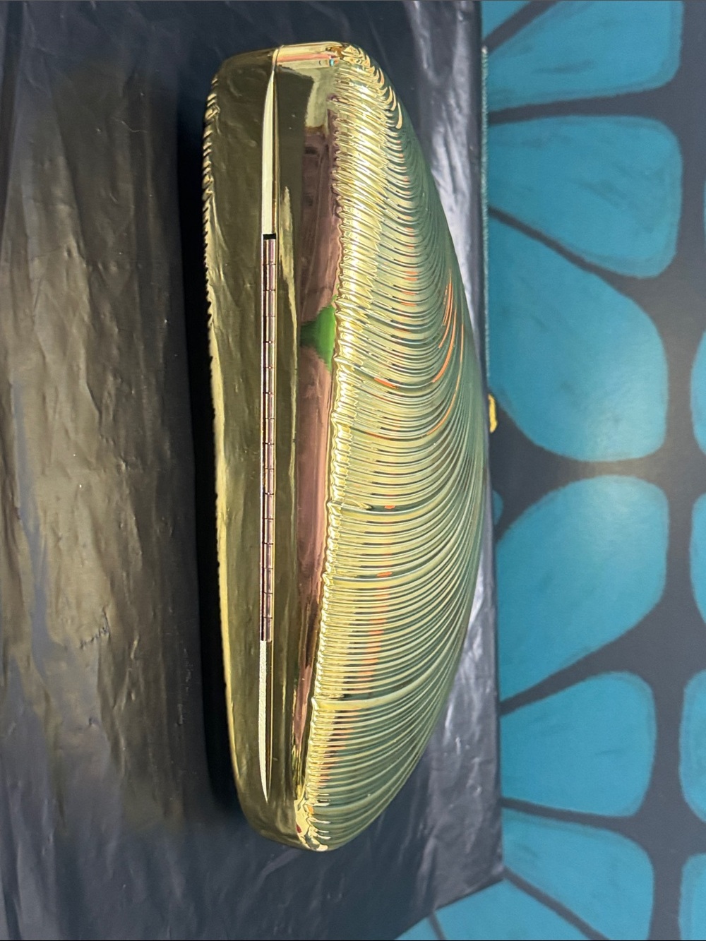 Metallic Gold Shell-Shaped Clutch with Chain Strap - Picture 3 of 9